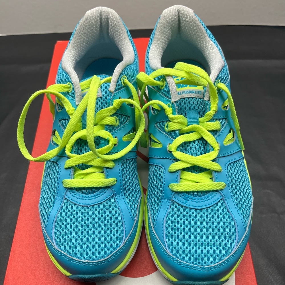 Women’s Nike Tennis shoes - Size: 6 - Worn one time/ Like new - Picture 1 of 6